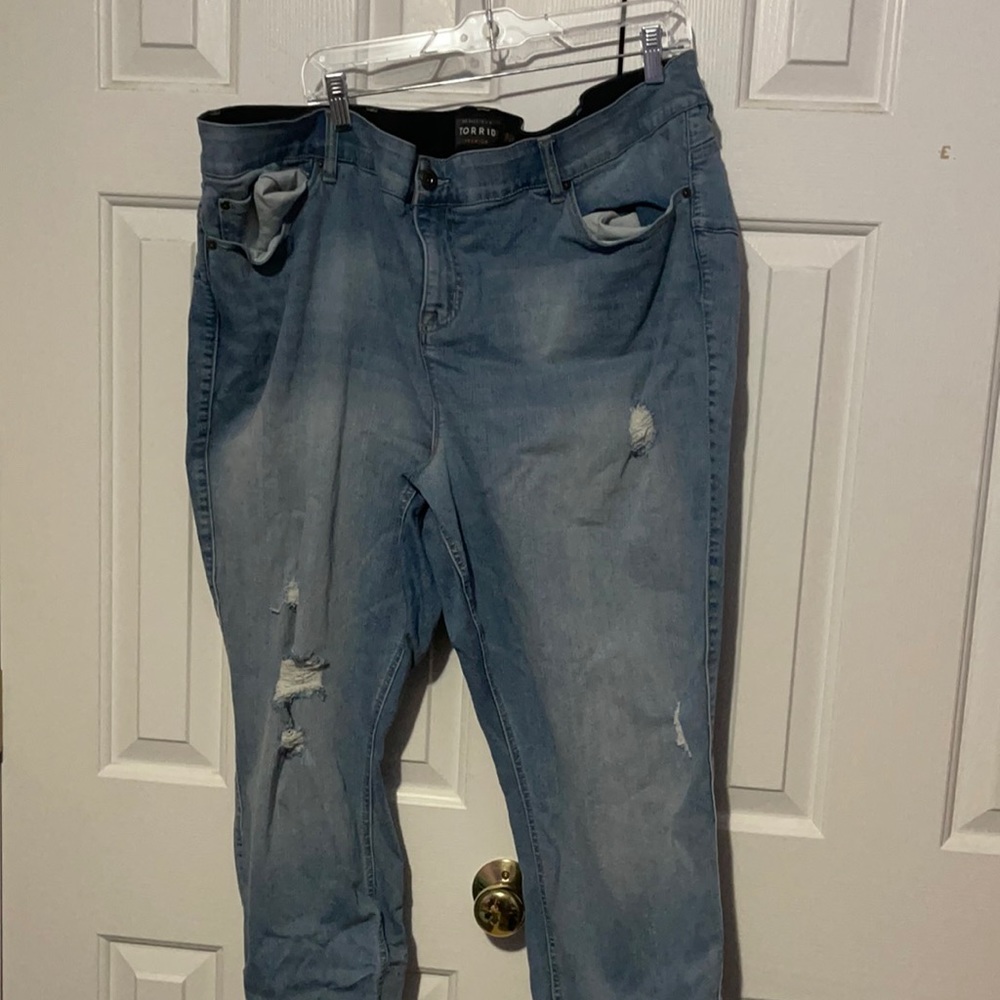 Torrid ‘bombshell skinny’ size 28 ripped jeans